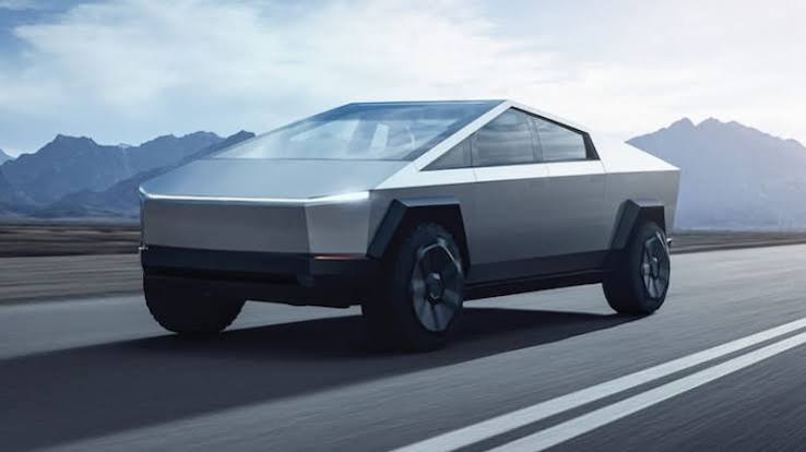 Tesla Cybertruck en carretera